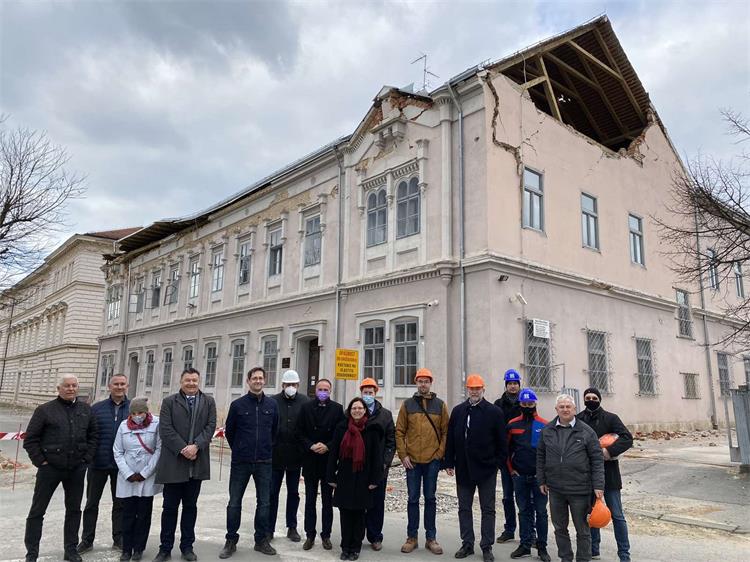 Mađarska za obnovu škole u Petrinji